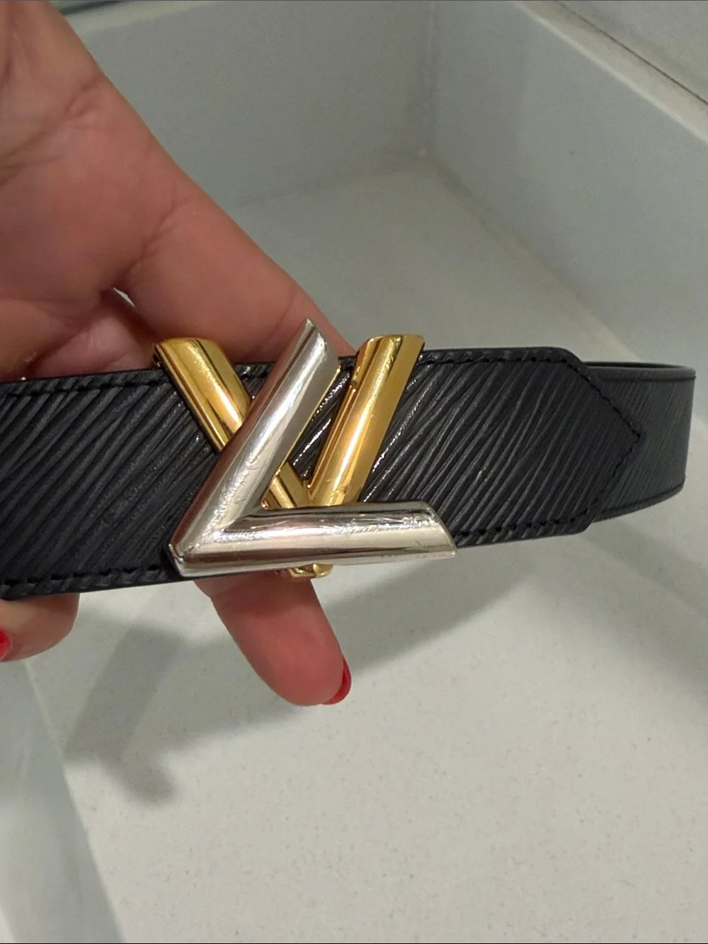 Louis Vuitton Leather Belt with Two-Tone Metal Buckle. Size 80